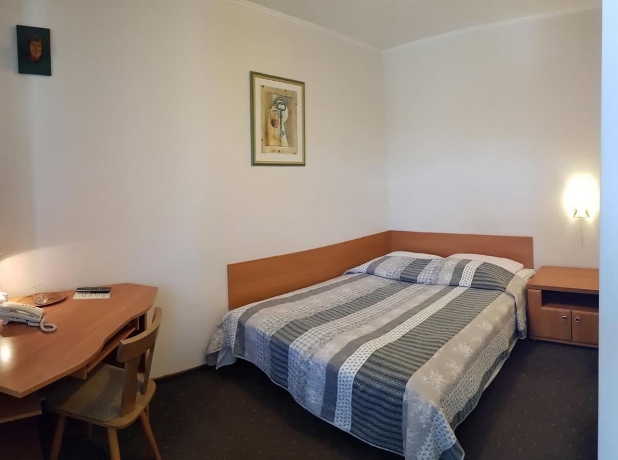 Hotel Alicja Łódź Esterno foto